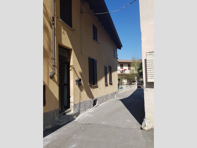 Casa Semi Indipendente in Vendita a Frassinello Monferrato, 140'000€, 300 m²