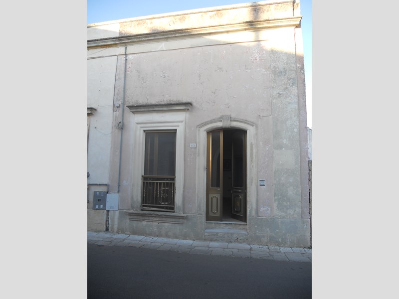 Casa Indipendente in Vendita a Spongano, 70'000€, 115 m², con Box