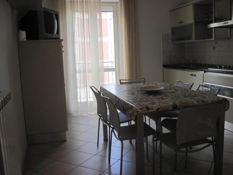 Quadrilocale in Affitto a Camaiore, zona Lido di Camaiore, 90 m², arredato