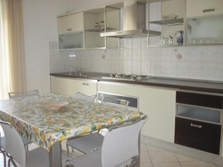 Quadrilocale in Affitto a Camaiore, zona Lido di Camaiore, 90 m², arredato