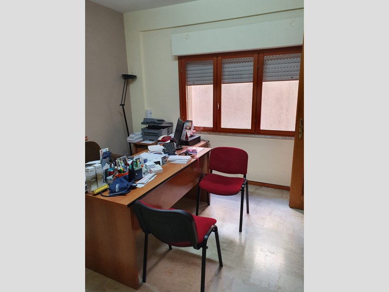 Ufficio in Vendita a Palermo, zona Libertà, 90'000€, 48 m²
