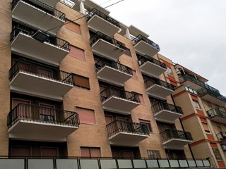 Appartamento in Vendita a Lecce, zona Quartiere Leuca, 140'000€, 132 m², arredato