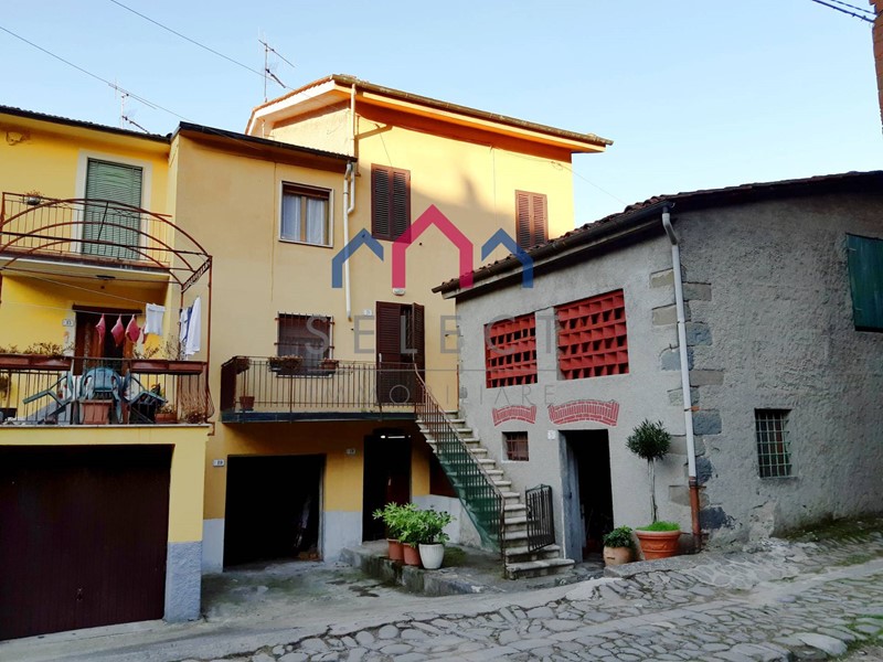 Casa Semi Indipendente in Vendita a Borgo a Mozzano, zona Anchiano, 135'000€, 270 m², arredato