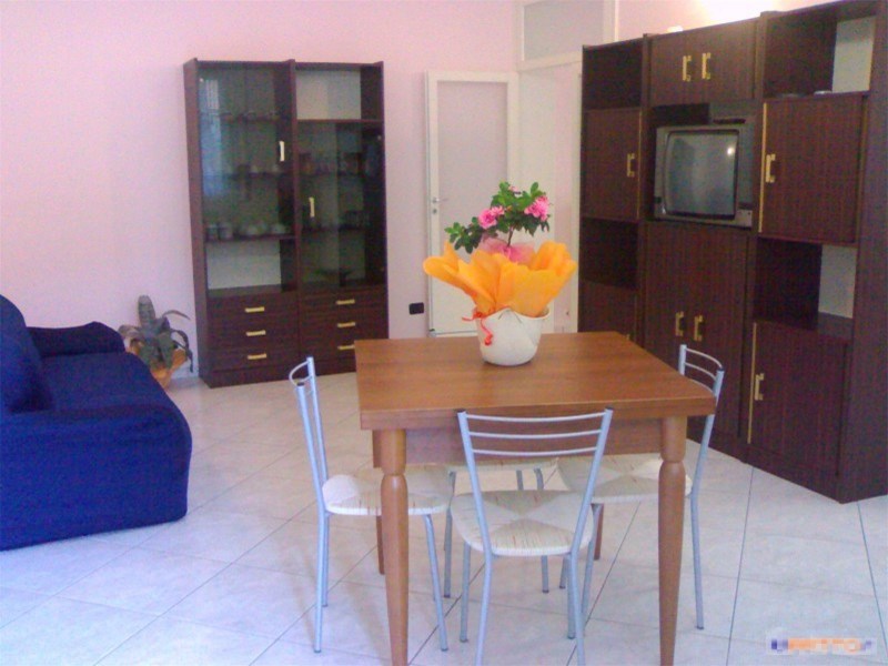Trilocale in Affitto a Riccione, zona Terme, 2'000€, 80 m², arredato