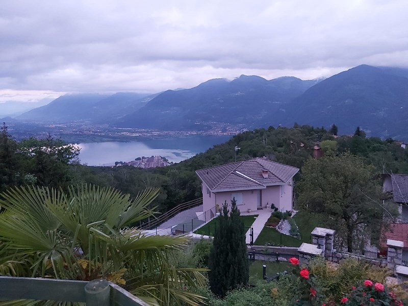 Villa bifamiliare in Vendita a Solto Collina, 175'000€, 117 Mq, arredato, con Box