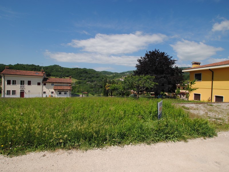 Terreno edificabile in Vendita a Trissino, 60'000€, 1140 m²