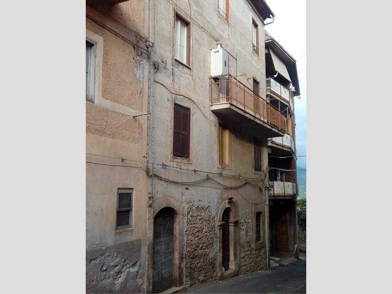 Casa Indipendente in Vendita a Norma, zona centralissima, 90'000&euro;, 250 mq utili