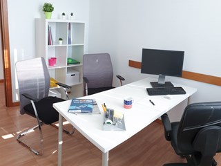 Ufficio in Affitto a Cormano, 200 m²