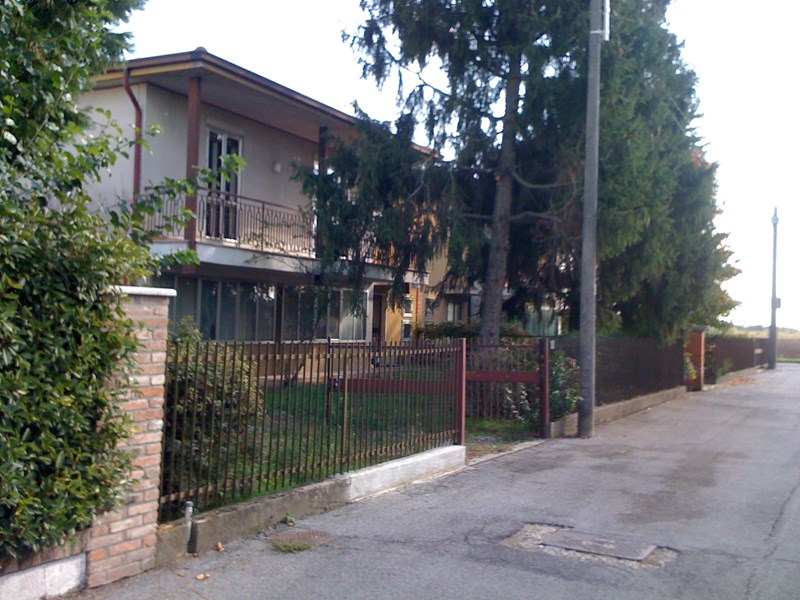 Villa in Vendita a Piadena Drizzona, zona Via Piave, 170'000&euro;, 200 m²