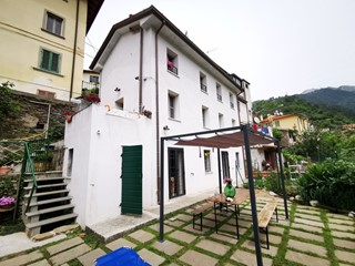 Casa Indipendente in Vendita a Montignoso, zona Paese, 299'000€, 140 m²