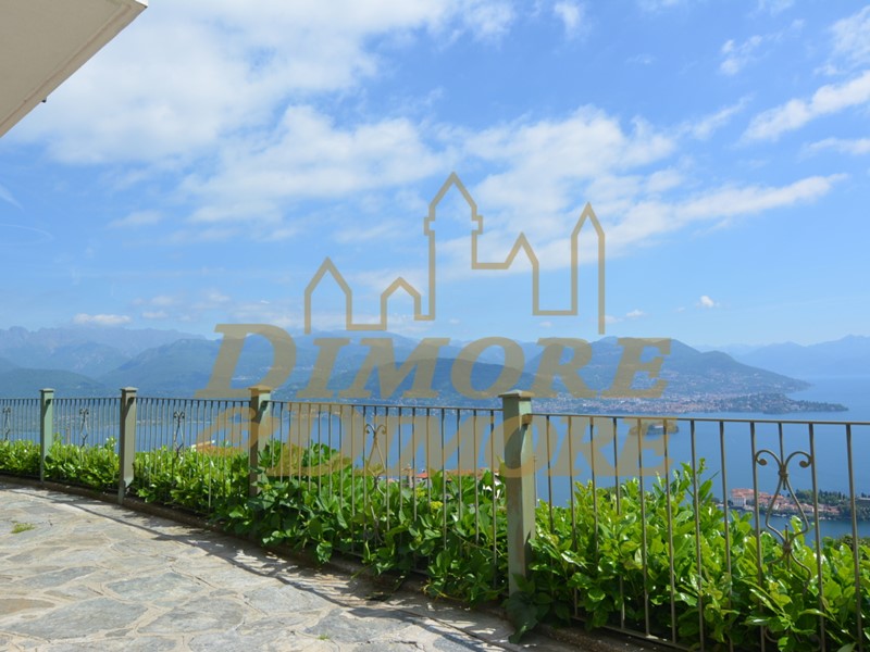 Casa Indipendente in Vendita a Stresa, zona Someraro, 850'000€, 300 m², con Box