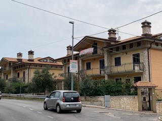 Villetta a schiera in Vendita a Ospedaletto d'Alpinolo, zona contrada casale 55, 300'000&euro;, 300 m², con Box