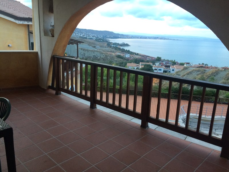 Trilocale in Affitto a Crotone, zona Lungomare, 400€, 75 m², arredato