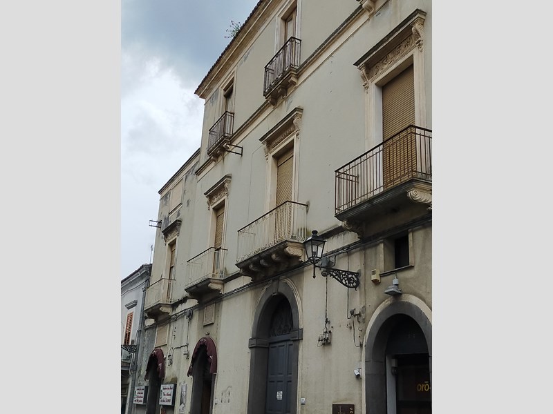 Appartamento in Vendita a Randazzo, zona centrale, 225'000€, 400 m²