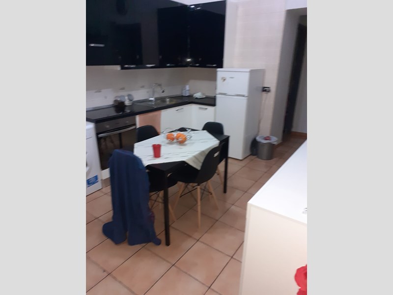 Trilocale in Vendita a Napoli, zona Piscinola, 79'000€, 65 m²