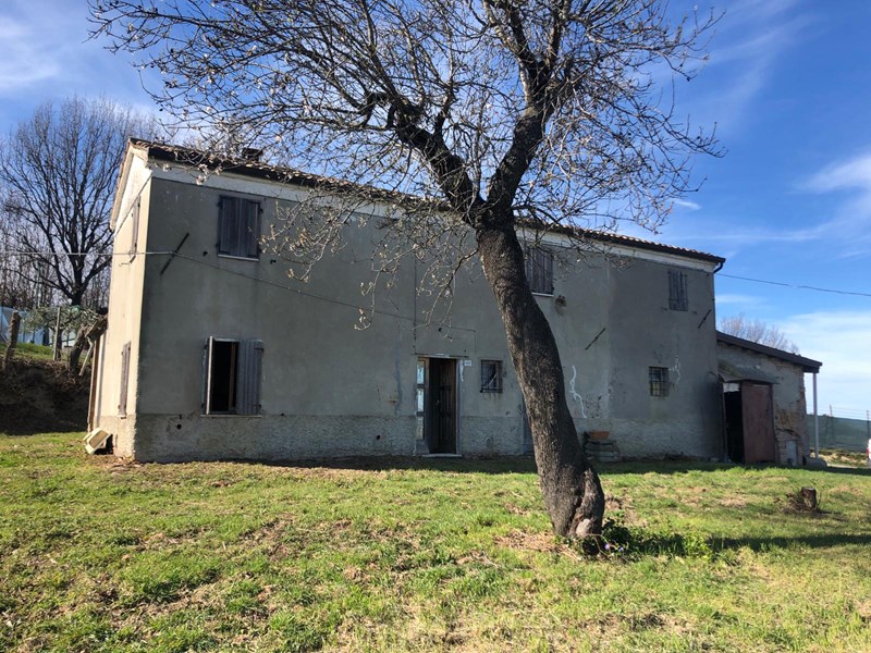 Rustico in Vendita a Saludecio, zona Meleto Castello, 220'000€, 200 m²