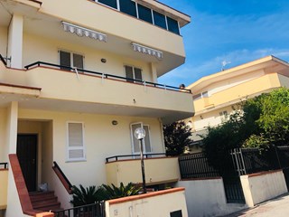 Villetta a schiera in Vendita a Marcianise, zona Marcianise, 195'000€, 240 m², con Box