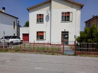 Casa Indipendente in Vendita a Ficarolo, 40'000€, 90 m², arredato, con Box