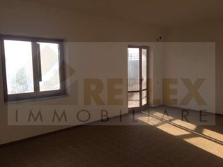 Appartamento in Vendita a Serino, zona Troiani, 90'000€, 150 m²