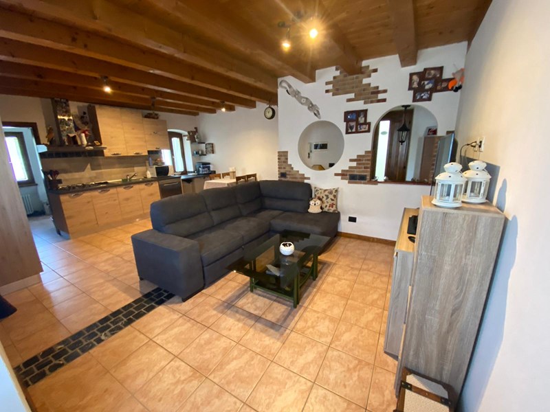 Trilocale in Vendita a Caprino Veronese, zona Loc. Porcino , 129'000€, 80 m², arredato