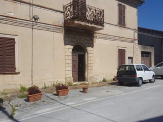 Appartamento in Vendita a Arcevia, zona Avacelli, 60'000€, 130 m², con Box