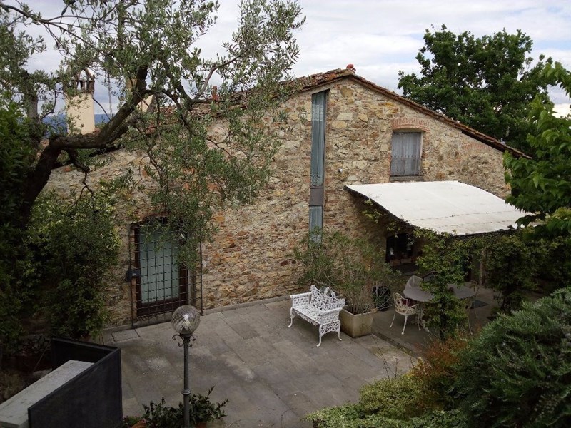 Casale in Vendita a Quarrata, zona Tizzana, 850'000&euro;, 300 m², arredato