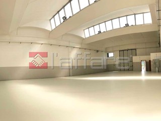 Capannone in Vendita a Montecatini Terme, 880'000€, 800 m²