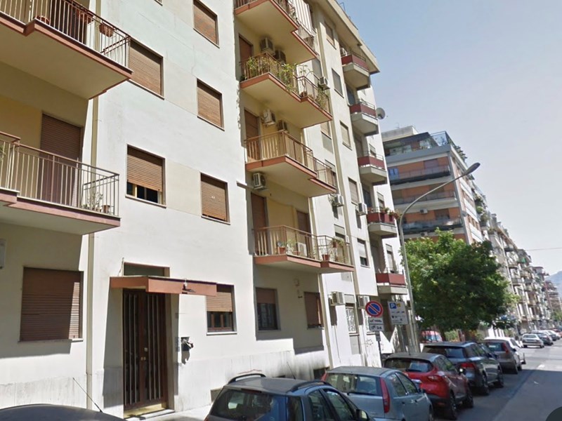 Appartamento in Vendita a Palermo, zona Libertà, 240'000€, 140 m²