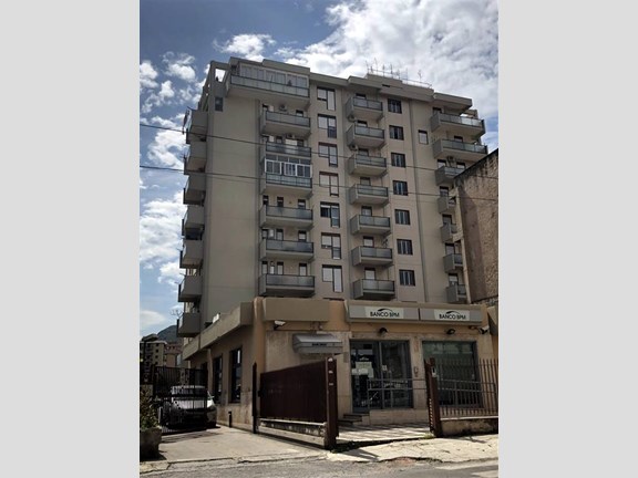 Trilocale in Vendita a Palermo, zona oreto, 110'000€, 107 m²
