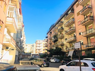 Quadrilocale in Vendita a Palermo, zona michelangelo, 215'000€, 100 m²