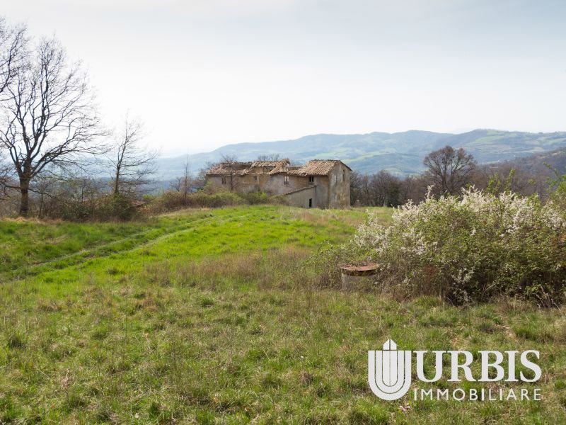 Rustico in Vendita a Assisi, zona Santa Maria di Lignano , 195'000€, 400 m²