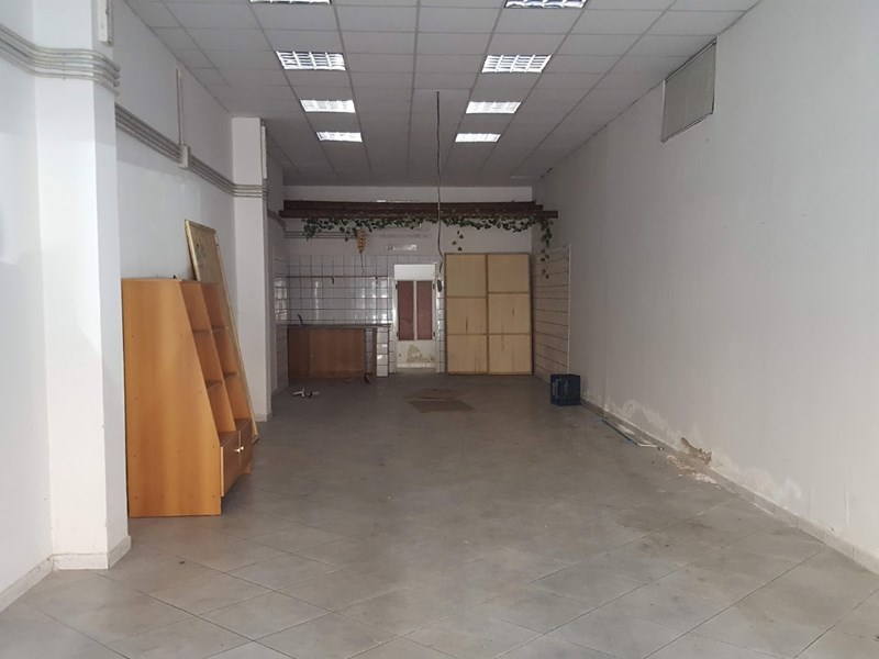 Negozio in Affitto a Castellammare di Stabia, 550€, 90 m²