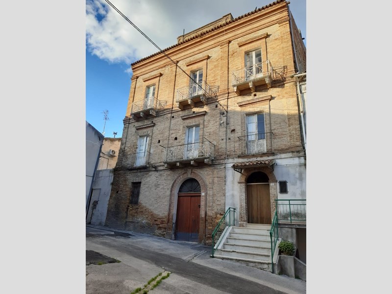 Casa Indipendente in Vendita a Monteodorisio, 60'000€, 320 m²