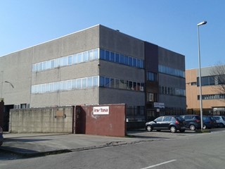 Capannone in Vendita a Corsico, zona VIA KULISCIOFF (MILANO), 880'000€, 1740 m²