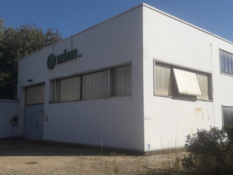 Capannone in Vendita a Magenta, zona ZONA INDUSTRIALE, 488'000€, 1483 m²