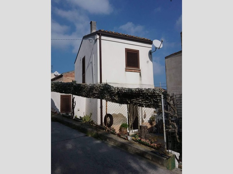 Casa Indipendente in Vendita a Monteodorisio, 27'000€, 30 m²