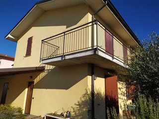 Villetta a schiera in Vendita a Crespiatica, zona RESIDENZIALE, 164'000€, 120 m²