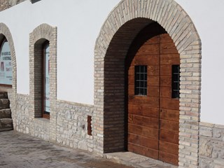 Immobile commerciale in Affitto a Benevento, zona centro, 4'000€, 550 m²