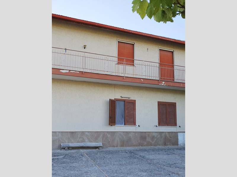 Villa in Vendita a Agropoli, zona S. Paolo, Laureana Cilento, 250'000€, 243m², arredato