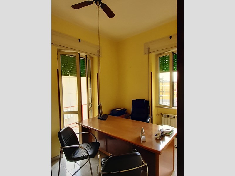 Ufficio in Affitto a Aprilia, zona Centro, 300€, arredato