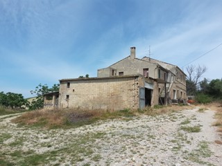 Casa Indipendente in Vendita a Carassai, 280'000€, 255 m², con Box
