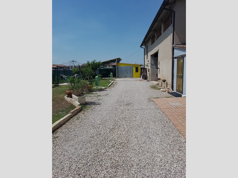 Rustico in Vendita a Valeggio sul Mincio, 510'000€, 1000 m², con Box
