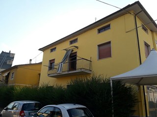 Casa Indipendente in Vendita a Pistoia, zona Nord, 480'000€, 300 m², con Box