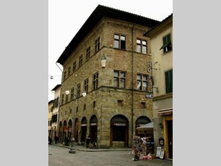 Ufficio in Affitto a Pistoia, zona Centrale, 1'200€, 140 m²