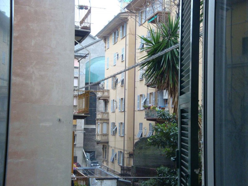 Appartamento in Vendita a Genova, zona San Fruttuoso, 160'000€, 130 m²