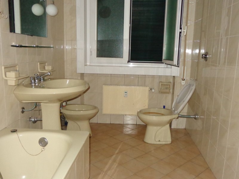 Appartamento in Vendita a Genova, zona Sampierdarena, 78'000€, 75 m², arredato
