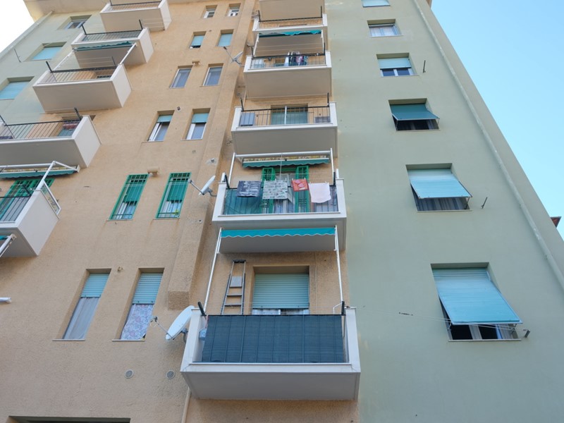 Appartamento in Vendita a Genova, zona Borgoratti, 80'000€, 65 m²