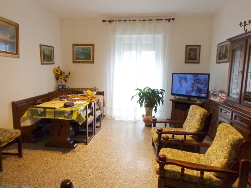 Appartamento in Vendita a Genova, zona Coronata, 78'000€, 100 m²