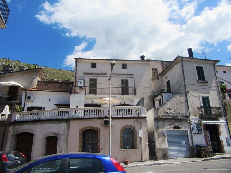 Appartamento in Vendita a Roccasecca, zona Via Porta, 38'000€, 100 m²