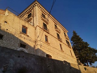 Immobile commerciale in Vendita a Roccasecca, zona Caprile, 135'000€, 280 m²